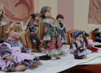Csinos porcelán babák költöztek az Aranyszöm Rendezvényházba