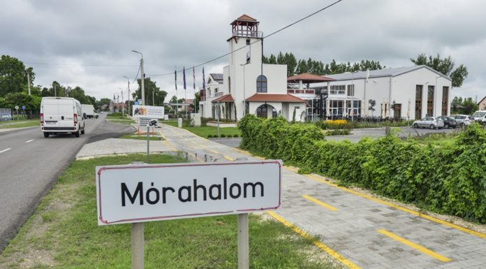 Iskola, uszoda, szakiskola, munkásszálló újul meg Mórahalmon – Hamarosan a Kolót is átadják