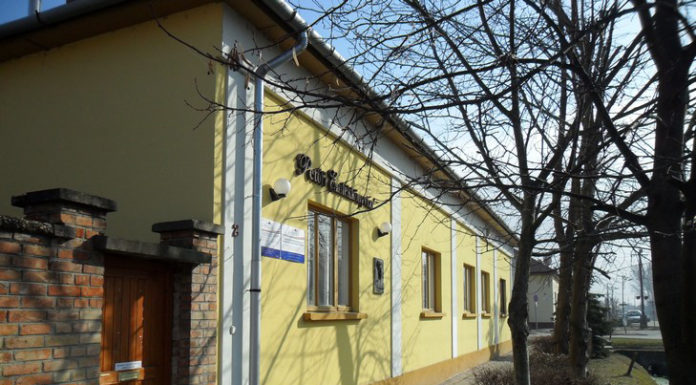 Pályázati támogatást nyert energetikai korszerűsítésre a sándorfalvi Petőfi Emlékkönyvtár