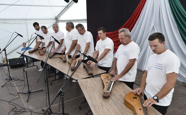 Az egyik legrégebbi zenekar a sándorfalvi citerásoké