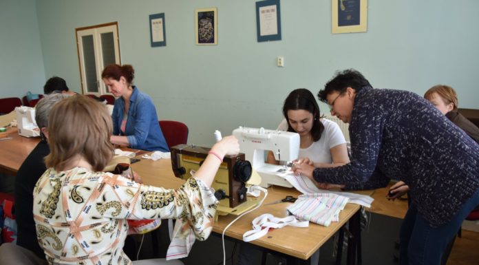 Üvegbe zárt nyári ízek és újrahasznosítási varrótechnikák a zákányszéki művelődési házban