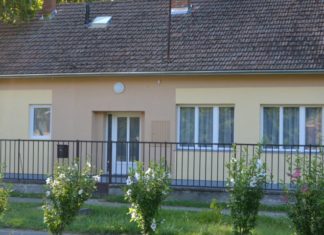 Nevezze el Ön a felújított sándorfalvi épületet!