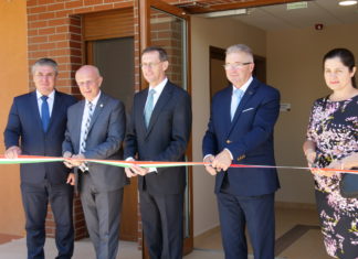 A kormány támogatja a munkaerő országon belüli mozgását – Munkásszállót adtak át Mórahalmon