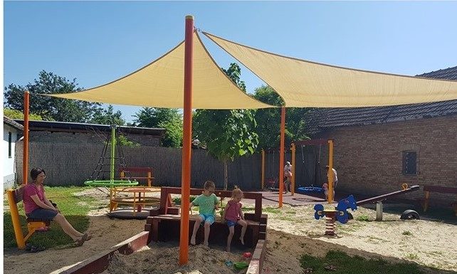 Új, árnyékos játszóteret kaptak a röszkei gyerekek