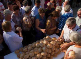 Falunap és kenyéráldás Ásotthalmon