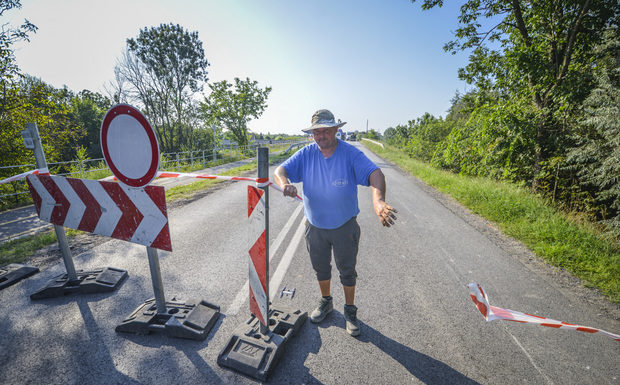 Megnyitották a Sándorfalvi út vasúti átjáróját – újra szabadon járható az út