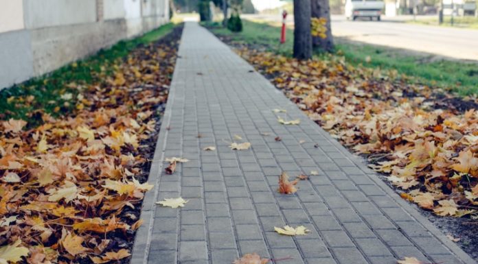 Sokan igényelték, így a tervezett 5 millió forint helyett 20 millióból épülnek új járdák Sándorfalván