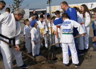 Fát ültettek a mórahalmi judósok a sportág világnapja alkalmából