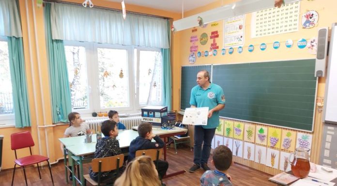 Játszva tanulják a biztonságot a domaszéki kisdiákok