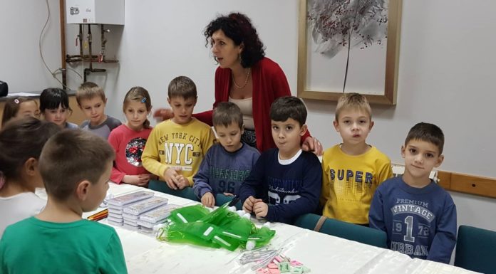 Bácsfeketehegyi elsősöket ajándékozott meg Ruzsa Önkormányzata