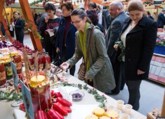 Kézműves áruk boltja nyílik a szegedi megyeházán – A térségből is számos termék kerül a polcokra