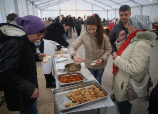 Ínycsiklandozó tepertő, finom párlatok – Idén is lesz Mórahalmon Pálinkaverseny és Tepertőfesztivál