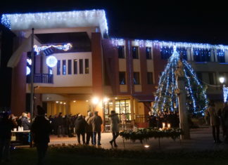 Disznótoros finomságok, forró italok és karácsonyi dallamok Mórahalmon! – Városkarácsony december 20-án