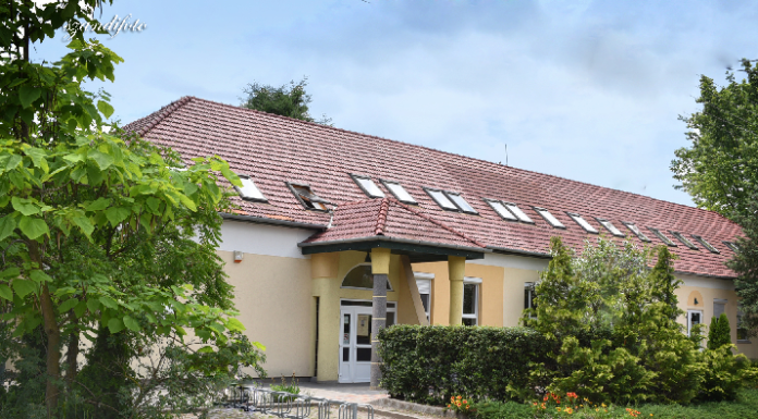 Fizika-kémia szakos tanárnő lett az év iskolai dolgozója Zsombón