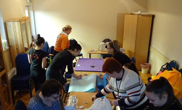 Már készítik a húsvéti ajándékokat a mórahalmi karitászosok