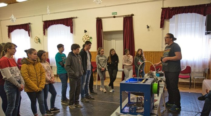 Drón, 3D nyomtató, Lego robot, VR Szemüveg – Utazó Digitális Élményközpont járt Zákányszéken