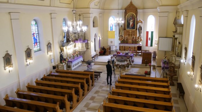 Nagyheti miserend Mórahalomról a televízión keresztül