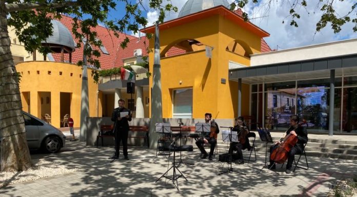 Strandpapucsban zenélnek majd a szegedi szimfonikusok Mórahalmon