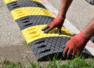 Fekvőrendőröket telepítettek Domaszéken