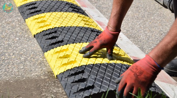 Fekvőrendőröket telepítettek Domaszéken