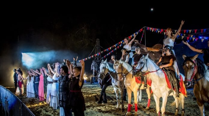 Az eredeti időpontokban tervezik megtartani a lovas színházi előadásokat Mórahalmon