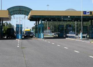 Mit vihetünk egy külföldi nyaralásra magunkkal? – Szabályok és hasznos tudnivalók a nyári utasforgalomra vonatkozóan