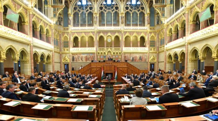 Elfogadta az Országgyűlés a veszélyhelyzet megszüntetéséről szóló törvényt