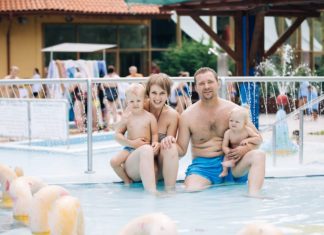 Családbarát munkahely és szolgáltatóhely védjegyet szerzett a mórahalmi fürdő