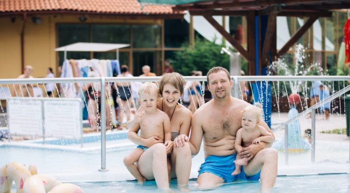 Családbarát munkahely és szolgáltatóhely védjegyet szerzett a mórahalmi fürdő