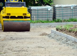 Megkezdődtek a fedett terméktér kialakítási munkálatai Domaszéken