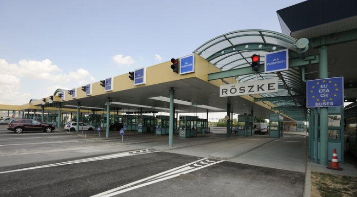 Hosszabb nyitva tartás a röszkei és az ásotthalmi határátkelőhelyeken
