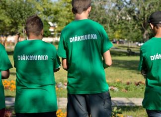 Nagy népszerűségnek örvend a diákmunka program Sándorfalván