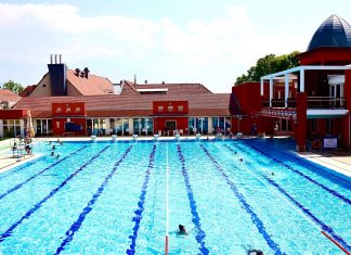 Városkártyával augusztus 31-ig ingyen léphetnek be a mórahalmiak a fürdőbe