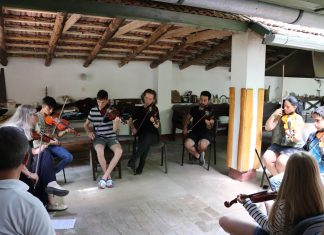 Felvételt hirdet az Üllési Folkműhely kezdő népzenei foglalkozásra