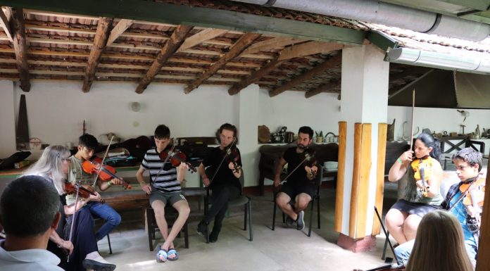 Felvételt hirdet az Üllési Folkműhely kezdő népzenei foglalkozásra