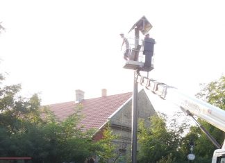 Összefogásból került új harangláb a röszkei Kalmár-kereszthez