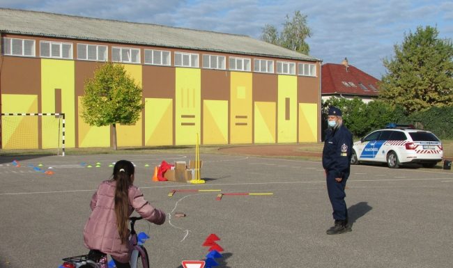 Közlekedjünk együtt, vigyázzunk egymásra! – KEVE program a mórahalmi általános iskolában