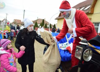 Lovas kocsival érkezett a Mikulás a domaszéki óvodába (Galéria)