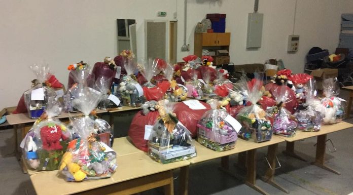 Önkormányzati és civil összefogás Mórahalmon – Több mint ezer csomaggal teszik szebbé a karácsonyt