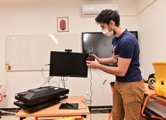 Száz monitort kapott a mórahalmi Tóth János iskola