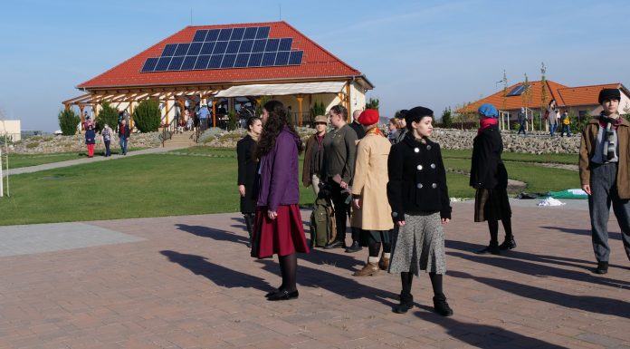 „Dallamok határok nélkül…” – Vajdasági és erdélyi népzenét népszerűsítenek a nyár folyamán Mórahalmon