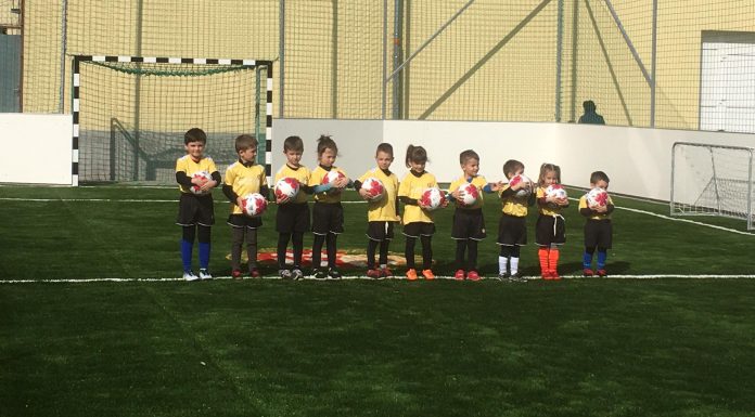 Új műfüves focipályát adtak át Zsombón