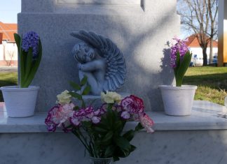 A meg nem született gyermekeknek állítottak emlékhelyet Zákányszéken és Bordányban