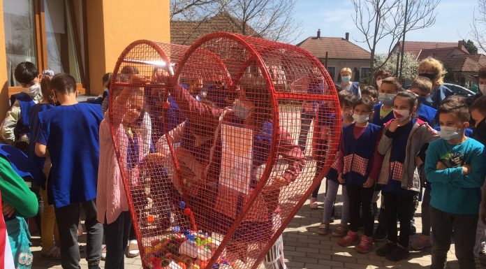 Kupakgyűjtőt kapott a mórahalmi egyházi iskola a Föld napja alkalmából – Beteg gyerekeknek szeretnének segíteni