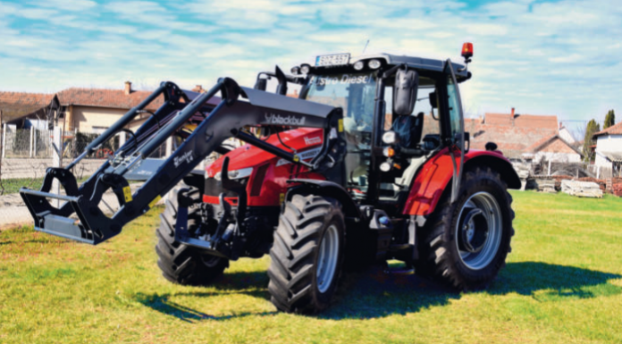 Új munkagépet vásárolt Domaszék önkormányzata – Mostantól még nagyobb hangsúlyt fektetnek a parkosításra