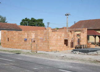 Már állnak az új minibölcsőde falai Pusztamérgesen