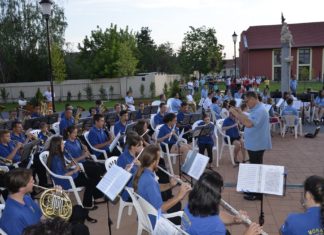 Térzene a Móra-parki szökőkútnál: szombaton jön Mórahalom fúvószenekara!