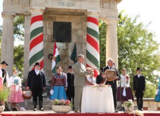 Átadták a 2021. évi megyei kitüntető díjakat – Mórahalmi gyermekorvost is díjaztak