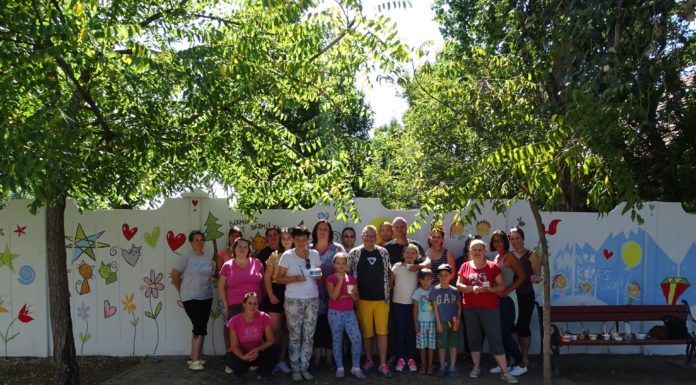 Béla, a betonkerítés és Fanni, az 50 éves fal története – Varázsfal a röszkei általános iskola udvarán