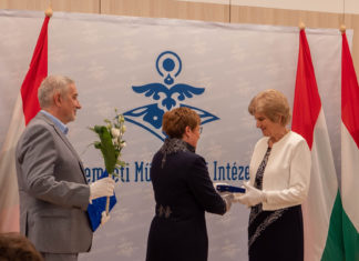 Kitüntetéseket adtak át a Nemzeti Művelődési Intézetben – A Bástya Nyugdíjas Klub vezetőjét is díjazták